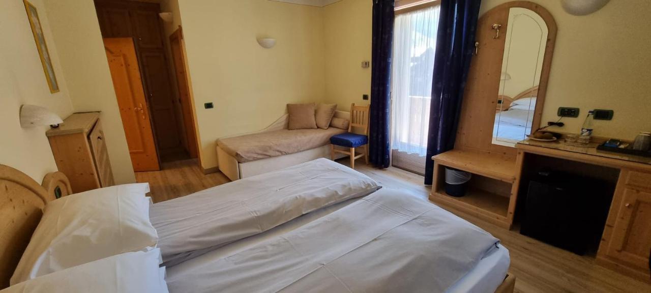Hotel "La Suisse" Livigno Exteriör bild