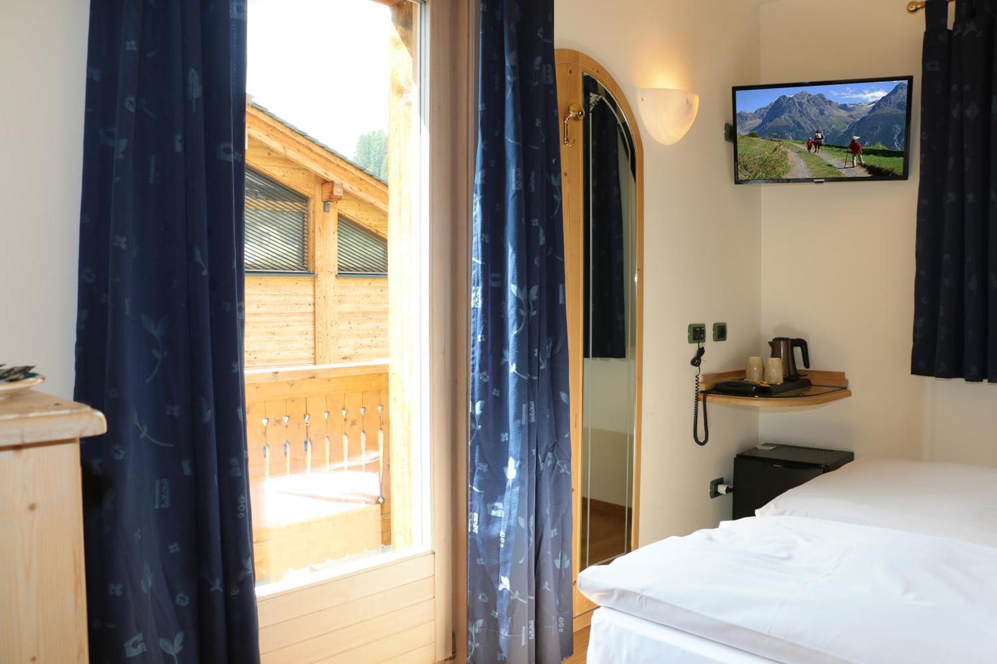 Hotel "La Suisse" Livigno Exteriör bild